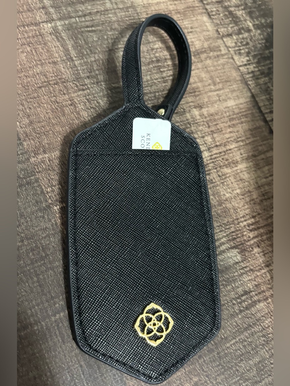 Kendra Scott Pebbled Leather Luggage Tag - Picture 6 of 7